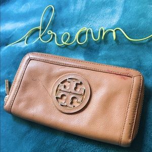 Leather Tory Burch wallet